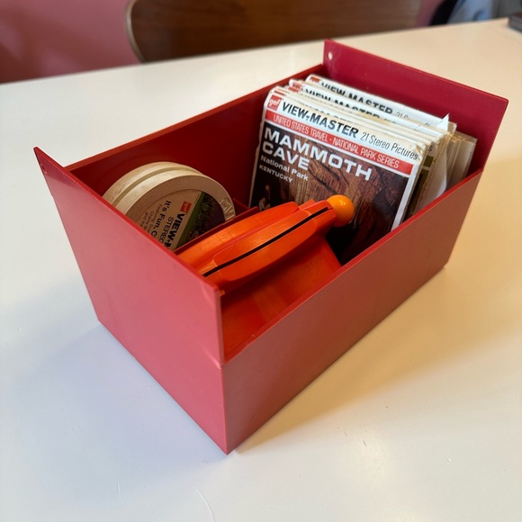 Vintage Red GAF View-Master and Storage Case - Picture 5 of 11
